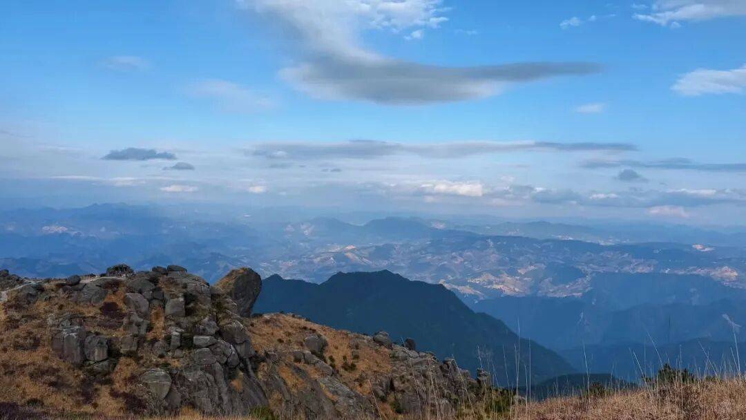 为什么年轻人迷上了爬山? | 秋高气爽<strong></p>
<p>莱特币交易所</strong>,是时候出发了→