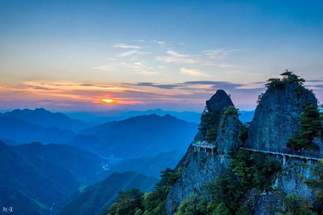 为什么年轻人迷上了爬山? | 秋高气爽<strong></p>
<p>莱特币交易所</strong>,是时候出发了→