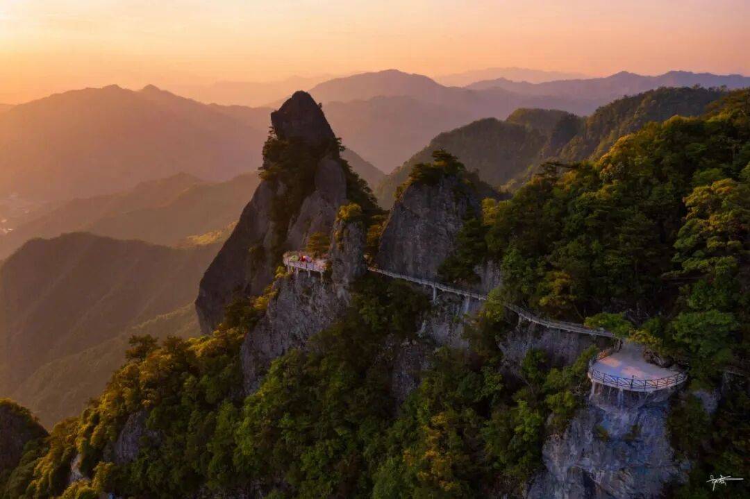 为什么年轻人迷上了爬山? | 秋高气爽<strong></p>
<p>莱特币交易所</strong>,是时候出发了→