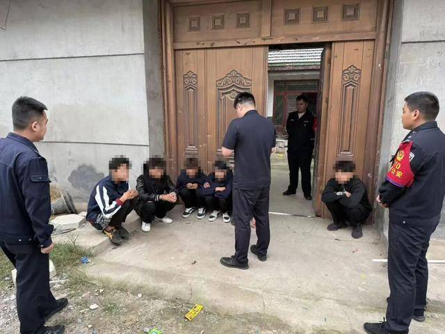 临沂俩小伙偷摸去派出所门口放下<strong></p>
<p>绿洲币</strong>了…