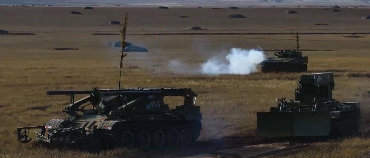 大场面!机器狗、无人机开路<strong></p>
<p>37币</strong>,实兵对抗演练画面公布