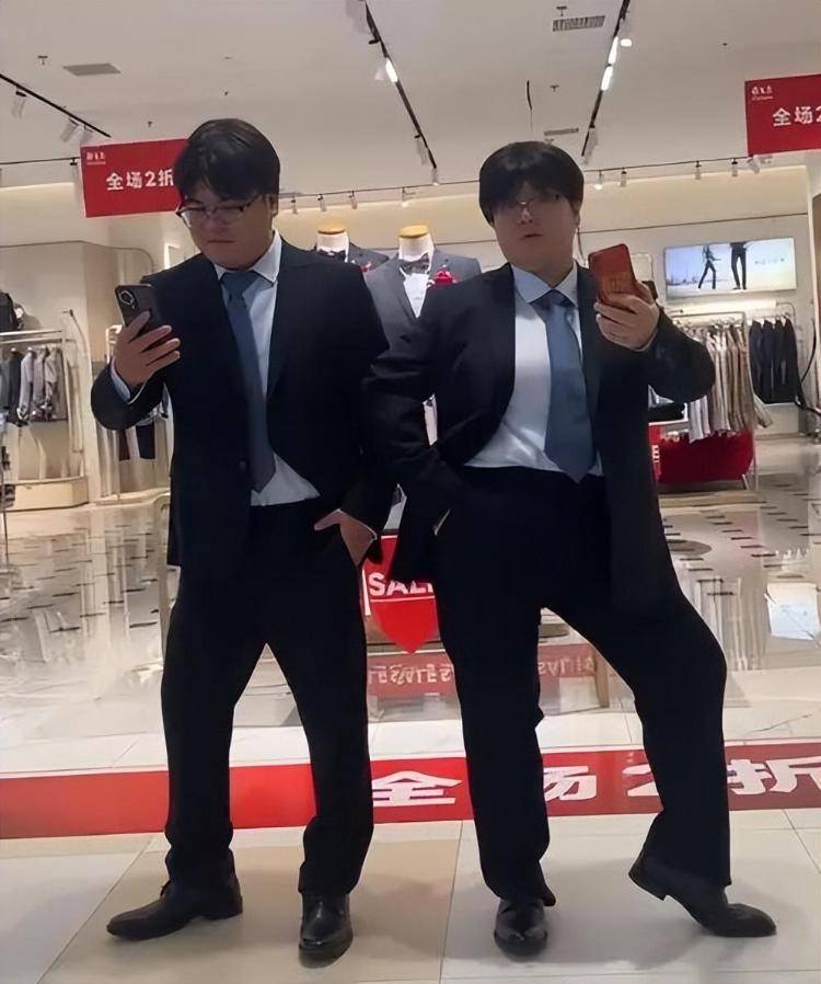 “史上最相似夫妻”被网友建议查下DNA<strong></p>
<p>37币</strong>,当事人:刚认识时不像,后来越长越像