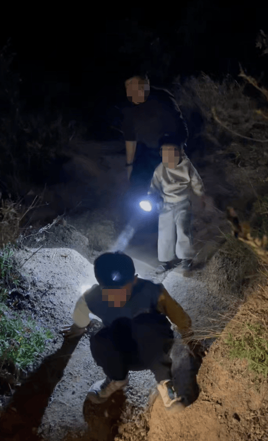 2个大人带3个孩子被困河南深山<strong></p>
<p>37币</strong>,男子仅凭山上微光摸黑营救:我对山里环境熟