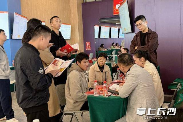 700余名退役军人及军属长沙求职<strong></p>
<p>csc币</strong>,165人达成意向