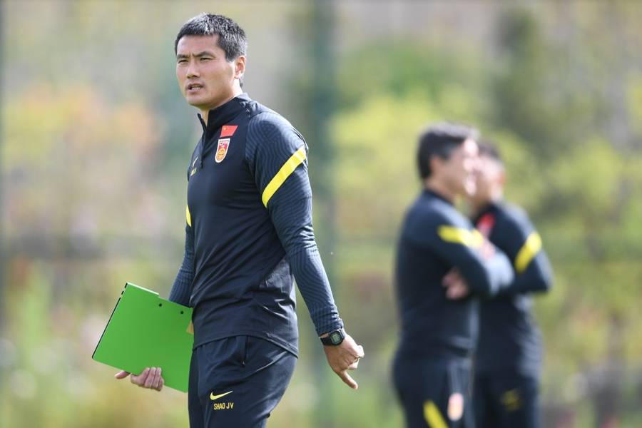 全球选聘四个月<strong></p>
<p>csc币</strong>,招来只有一年执教经历的本土教练,国足新帅竟是邵佳一