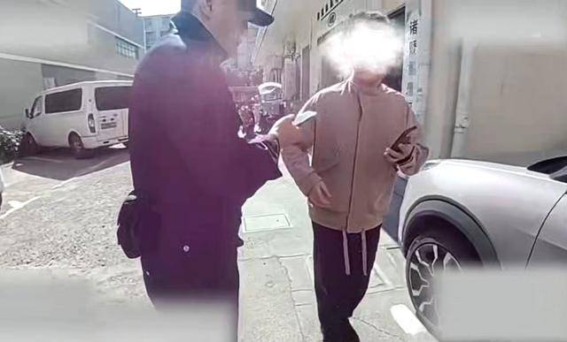 赶紧退<strong></p>
<p>币万</strong>!全群都是“气氛组” 只有你一人在“投资”