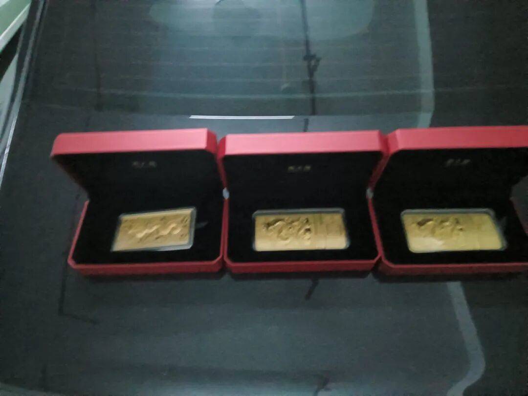 股市套现170万元后<strong></p>
<p>币万</strong>,杭州男子豪购300克金条!老板当场报警……