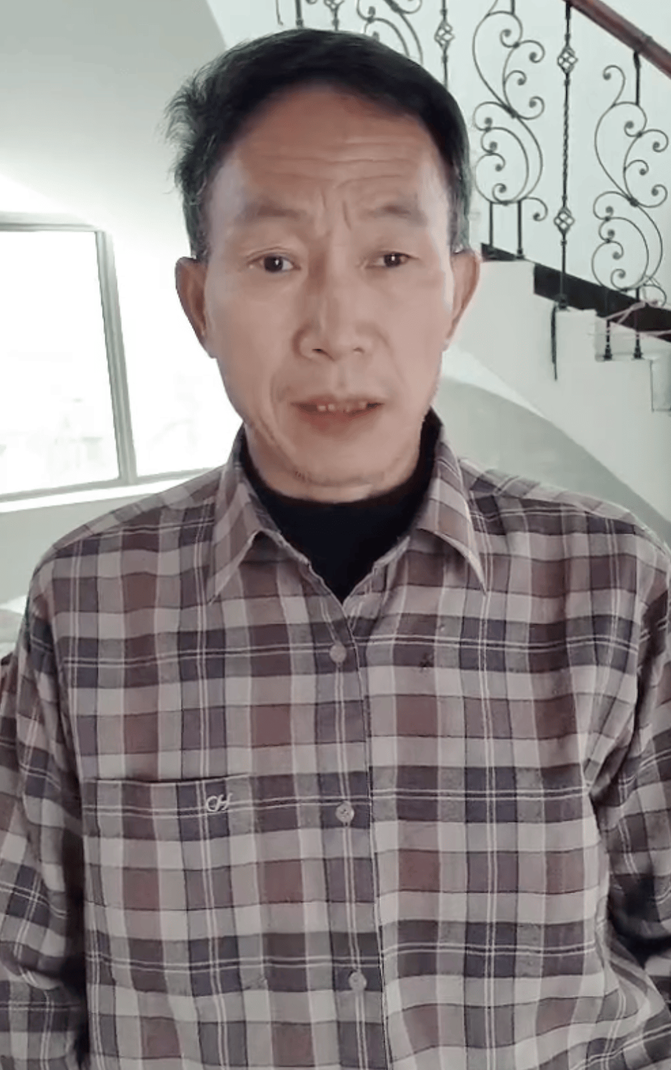 “蛇被我甩开了<strong></p>
<p>炒币</strong>，没完全注射毒液”，湖南直播抓蛇被咬伤网红被警方拘留后发声道歉