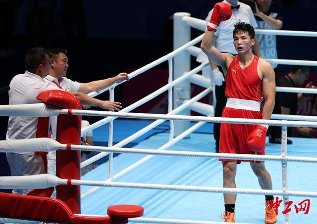 全运会拳击男子80公斤级决赛<strong></p>
<p>炒币</strong>,王小保夺冠!
