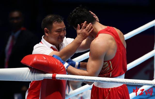 全运会拳击男子80公斤级决赛<strong></p>
<p>炒币</strong>,王小保夺冠!