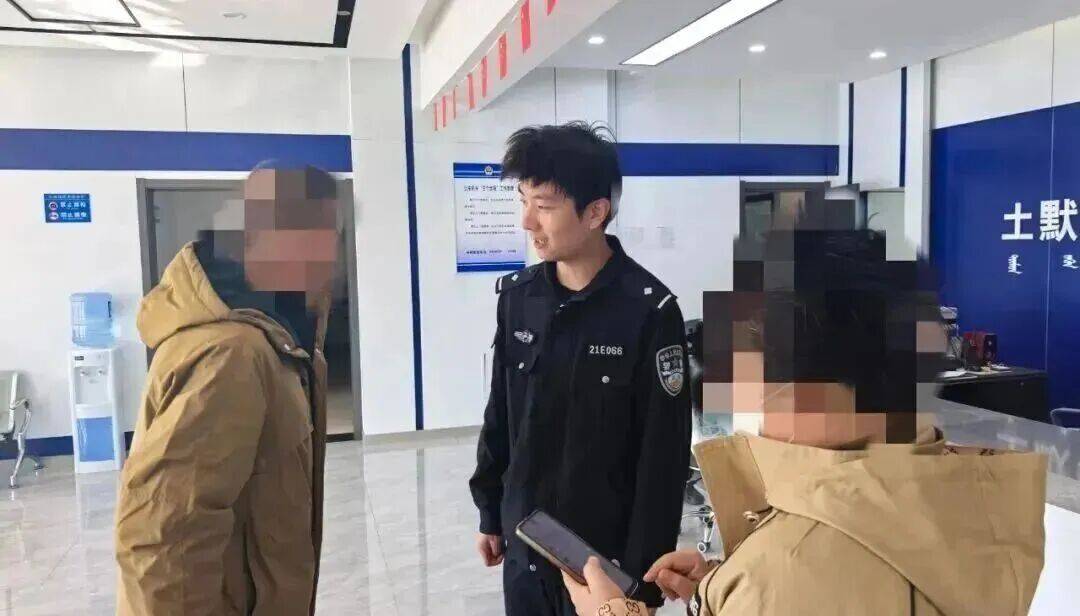 男子彩票中奖太兴奋<strong></p>
<p>lun币</strong>，拍照发业主群分享，隔天奖金被邻居冒领……