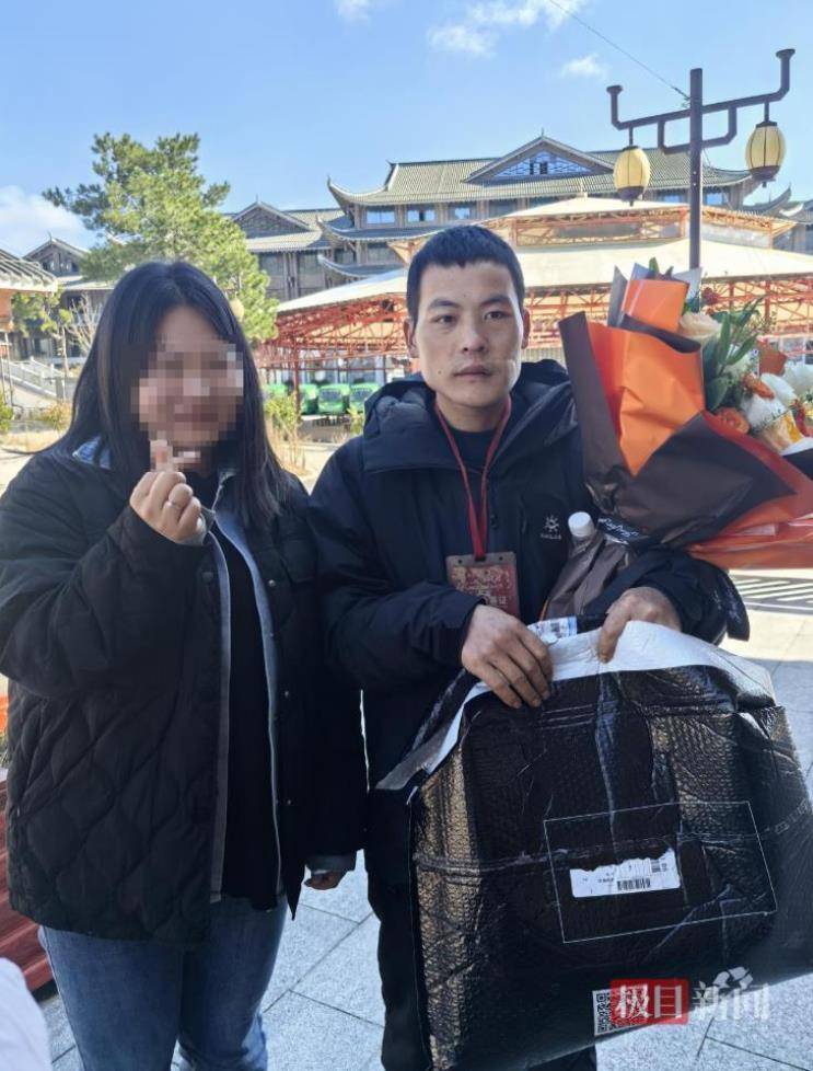 29岁女粉丝专程上山送礼物<strong></p>
<p>lun币</strong>，声称想做张家界荒野求生选手“刀疤哥”的老婆