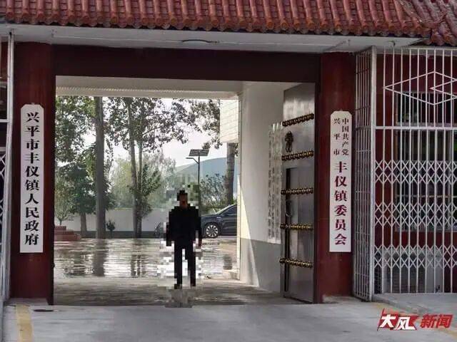 陕西兴平56岁女教师骑电动车“撞树枝”身亡<strong></p>
<p>lun币</strong>，交警判定担主责，家属提出诸多质疑，多方回应