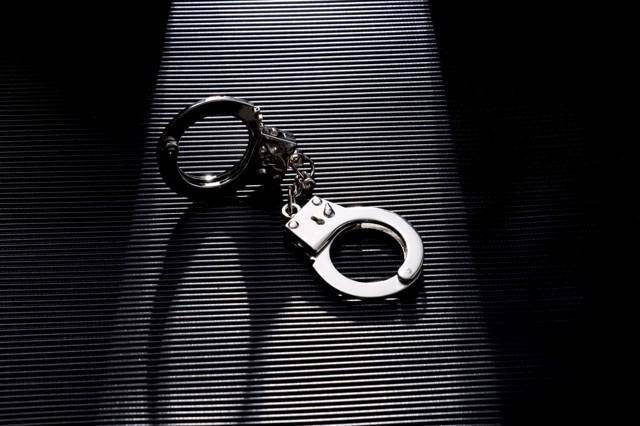 17岁女孩被继父强奸时不敢反抗<strong></p>
<p>悦享币</strong>，曾目睹其家暴生母 法院：继父构成强奸罪