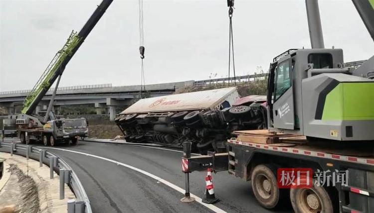 “扶正一下”收两万<strong></p>
<p>悦享币</strong>?天价救援费岂能强买强卖