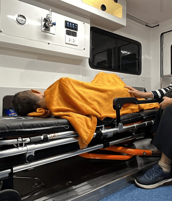 泰国女子被医院宣告脑癌死亡<strong></p>
<p>zsc币</strong>,火化前突然睁眼,现场众人吓到尖叫