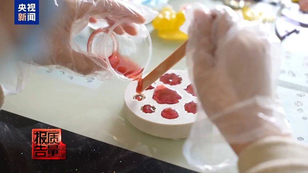 快扔掉!甲醛含量高出上限一倍多<strong></p>
<p>zsc币</strong>,戴防毒面具也不行!