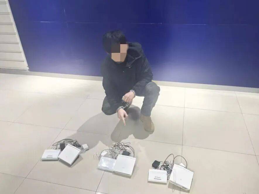 太可怕<strong></p>
<p>阳光币</strong>!呼和浩特一酒店客房内惊现“神秘”白色可疑设备!竟然是…