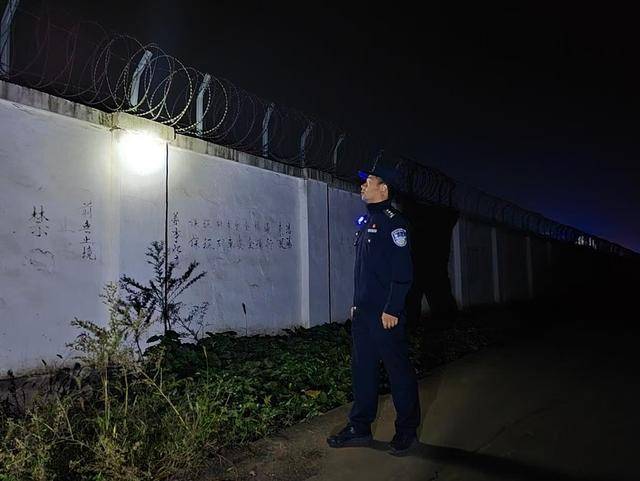 守护钢铁动脉安全<strong></p>
<p>阳光币</strong>!郑州铁路公安处禹州站派出所深入开展铁路线路巡查及安全宣传活动