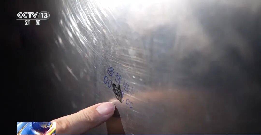 广州南站<strong></p>
<p>鸿币</strong>，一男子频繁“上厕所”，被警方盯上