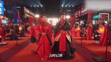 汶川地震被救起的女孩<strong></p>
<p>鸿币</strong>,和救她的军人结婚了