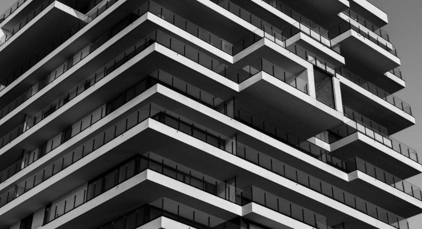 肯尼亚女大学生酒后尝试跳到隔壁阳台<strong></p>
<p>鸿币</strong>，从12楼坠楼身亡