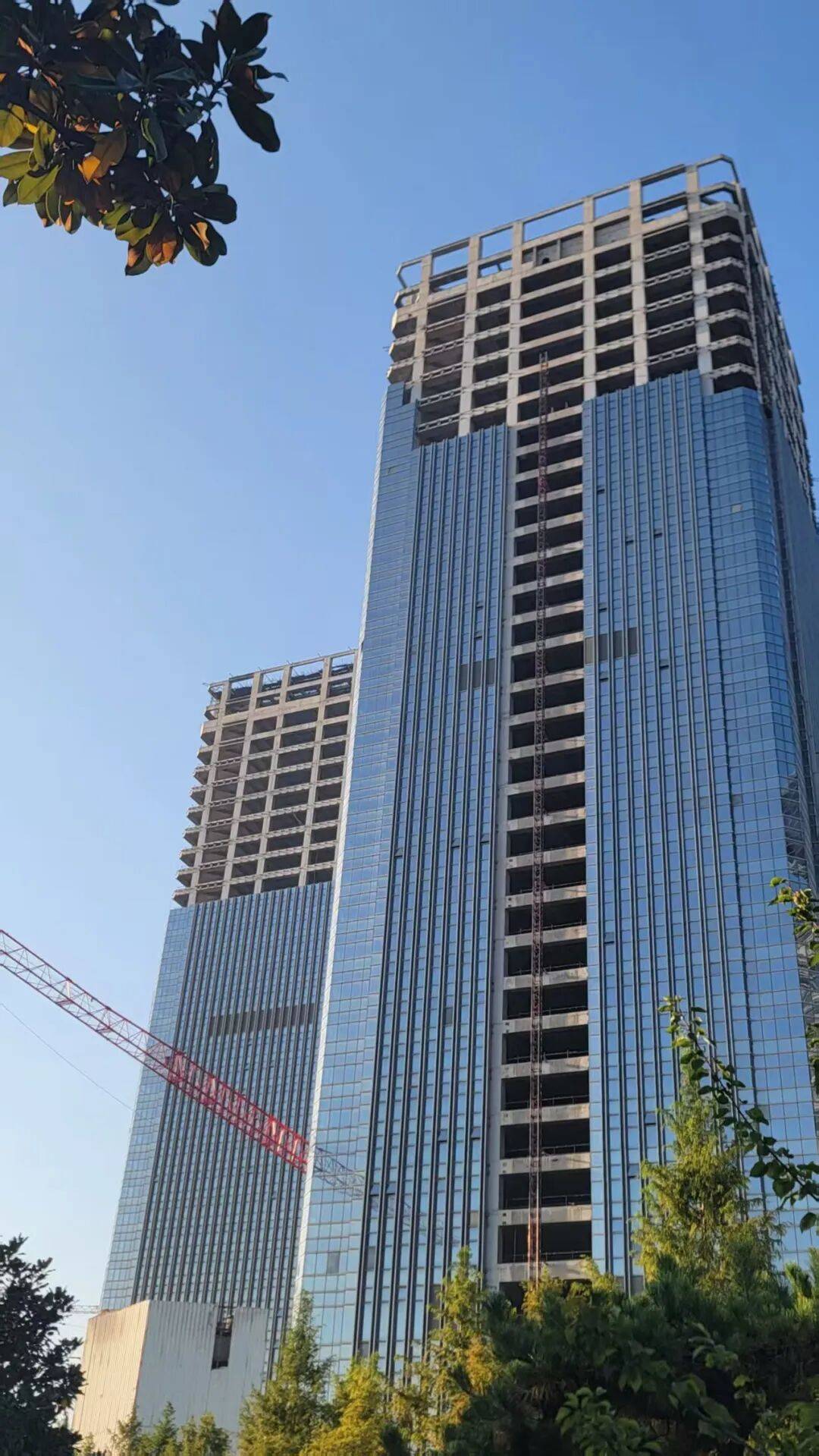 西安地标“双子塔”荒芜十年<strong></p>
<p>商城币</strong>,7.48亿起拍