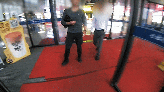 上门取走19万元<strong></p>
<p>商城币</strong>,杭州一西装革履“金融专员”被抓!在高速服务区被抓,车上塞满现金