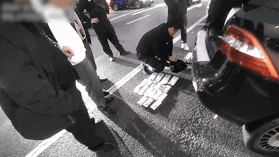 上门取走19万元<strong></p>
<p>商城币</strong>,杭州一西装革履“金融专员”被抓!在高速服务区被抓,车上塞满现金