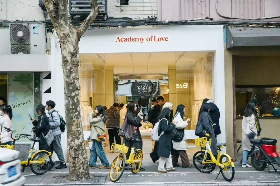 法国人在上海开店<strong></p>
<p>五星币</strong>,只卖白色衣服竟然火了丨上海滩上洋掌柜