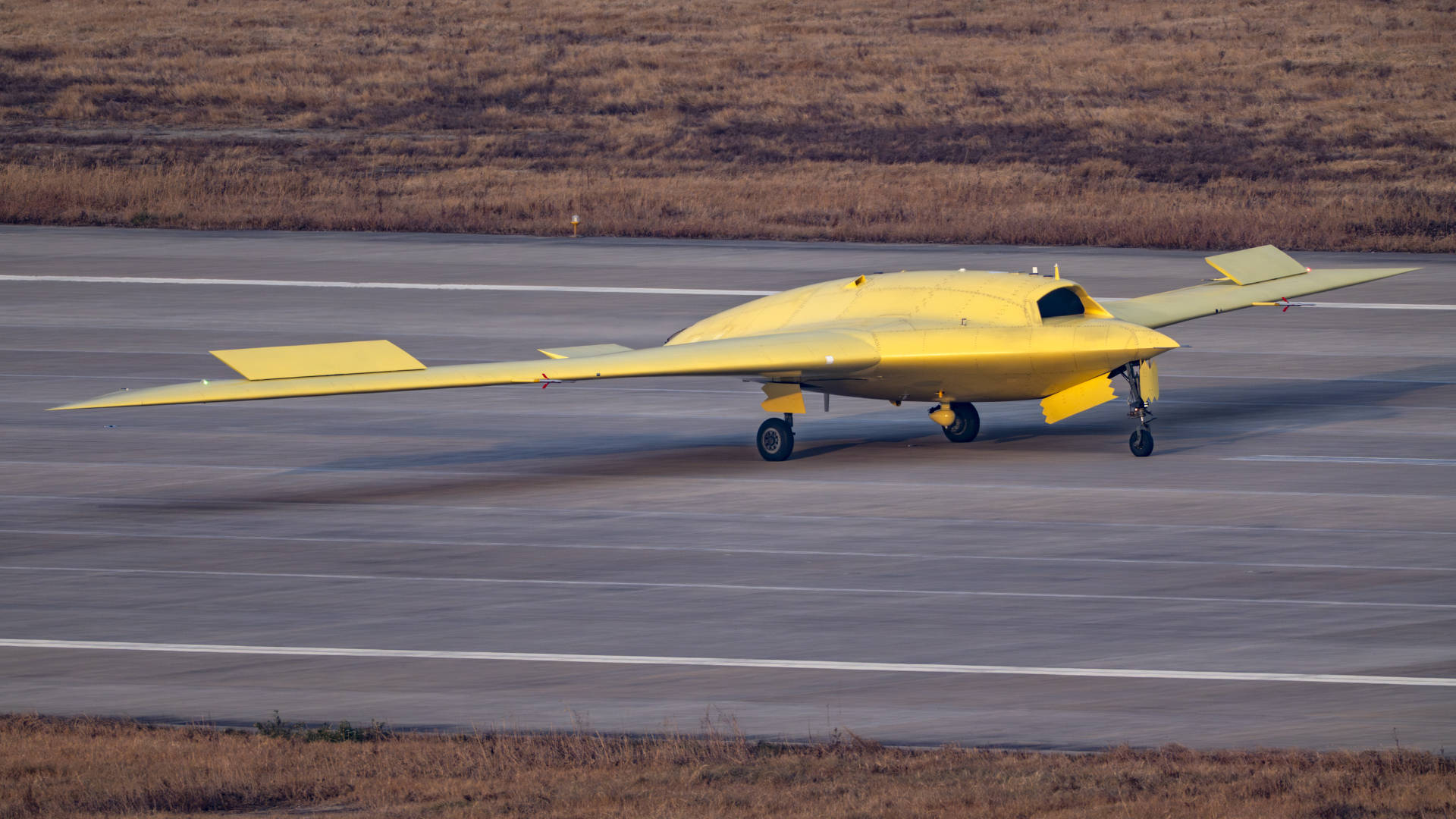 多张高清大图<strong></p>
<p>上币流程</strong>!新型高空高速长航时无人机彩虹-7近日成功首飞