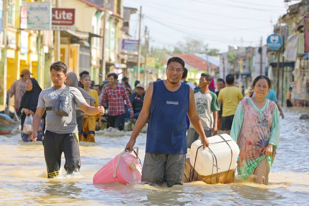 苏门答腊洪灾:千人死亡、毁林恶果、华人自救与亚齐海啸创伤|907编辑部
