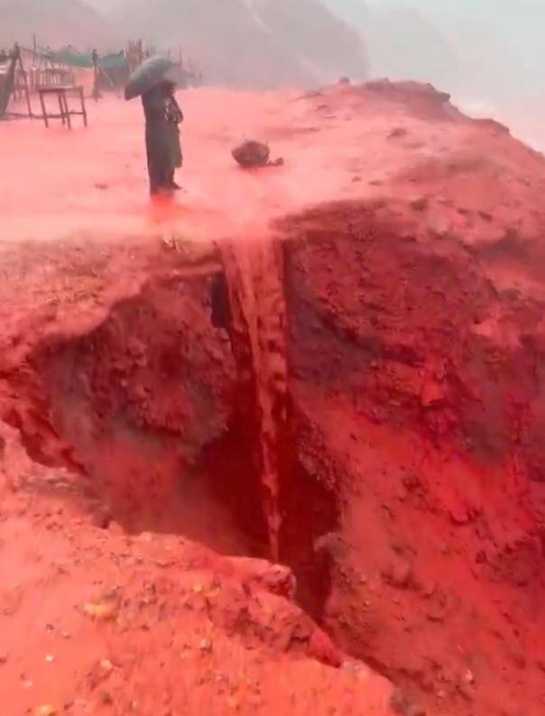 罕见！伊朗霍尔木兹岛遭遇强降雨<strong></p>
<p>欧罗巴币</strong>，部分海域变成“血色海洋”