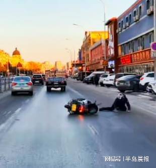 大连女车主马路上果断停车<strong></p>
<p>欧罗巴币</strong>，前方路面一辆电动车突然摔倒……