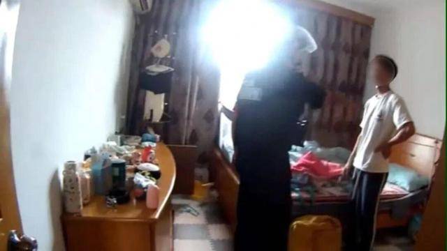 砰！浙江女子刚坐进车里<strong></p>
<p>欧罗巴币</strong>，一把菜刀砸在眼前，随后剪刀又飞来