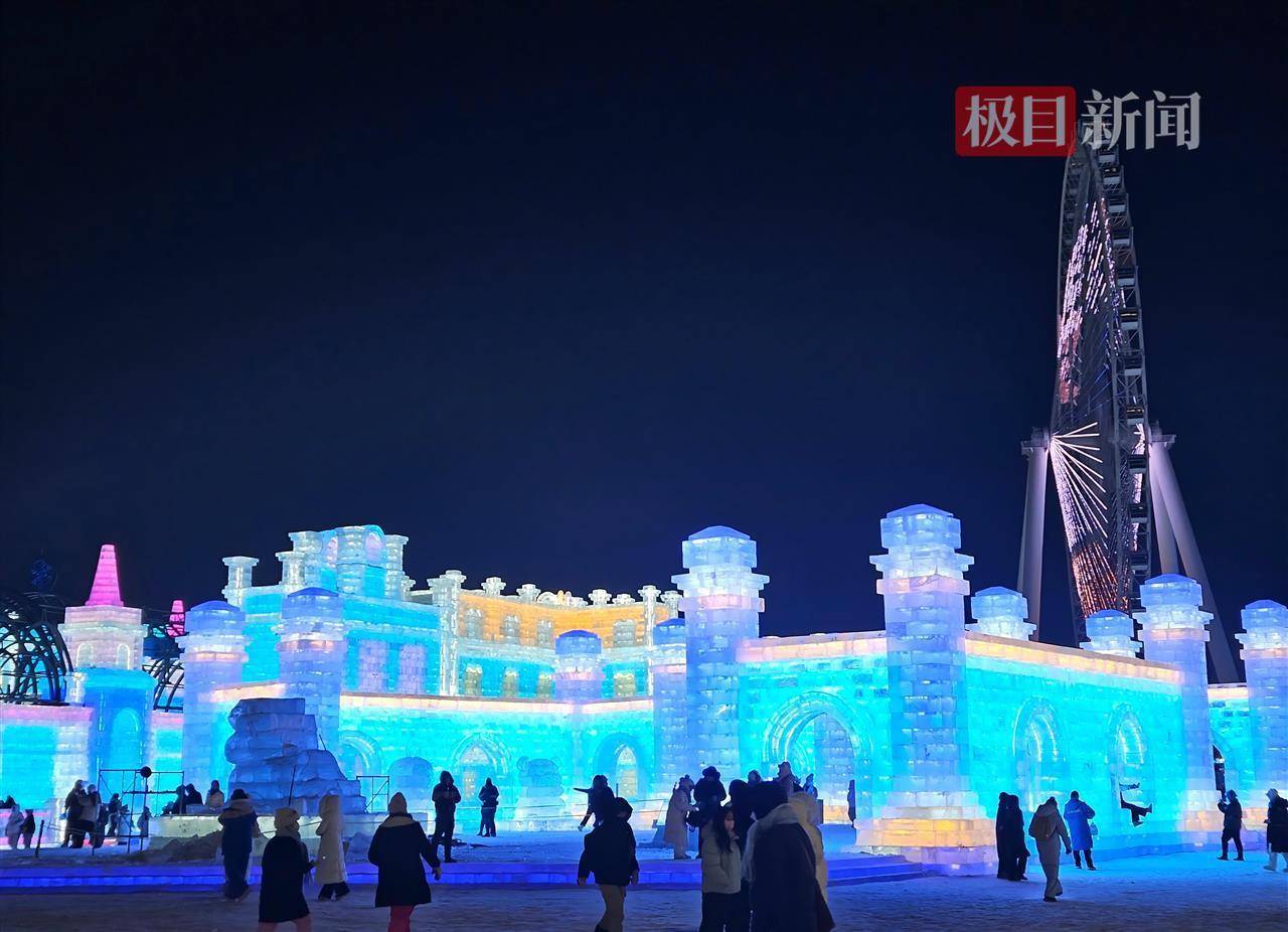 哈尔滨冰雪大世界有多宠游客：结冰路面游客易打滑<strong></p>
<p>欧罗巴币</strong>，工作人员铺棉纸解决