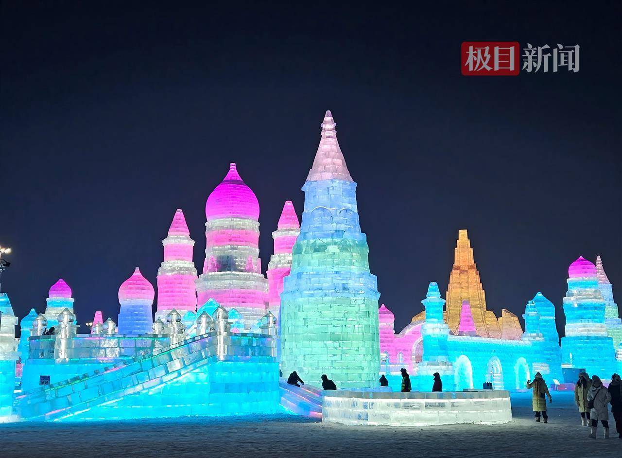 哈尔滨冰雪大世界有多宠游客：结冰路面游客易打滑<strong></p>
<p>欧罗巴币</strong>，工作人员铺棉纸解决