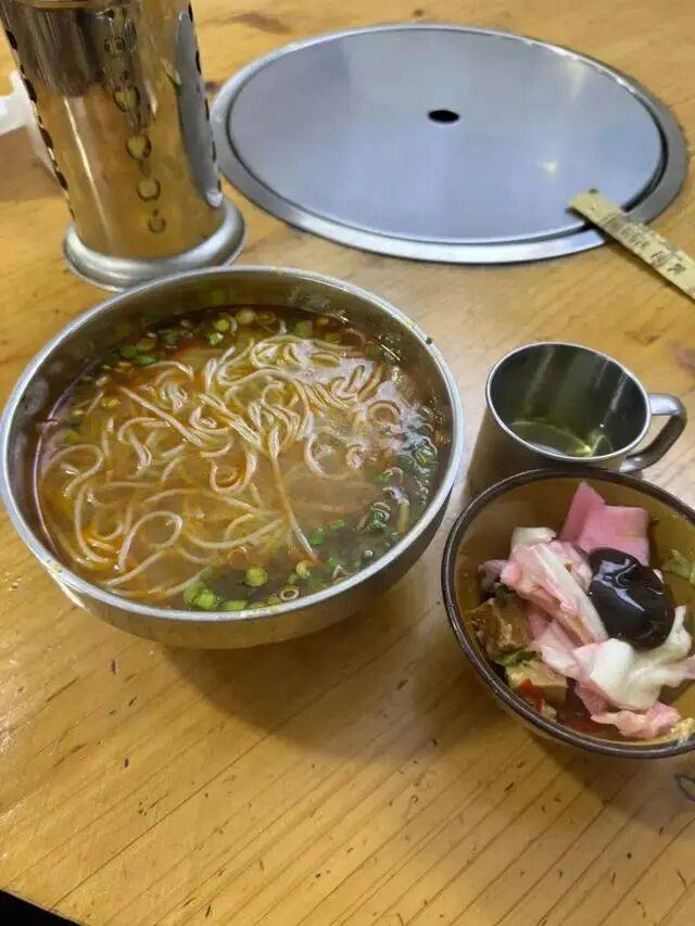 四川乐山“续面事件”新进展：面馆涉嫌违法<strong></p>
<p>币圈徐可</strong>，民警处警不规范交督察部门处理，顾客获500元补偿已捐赠