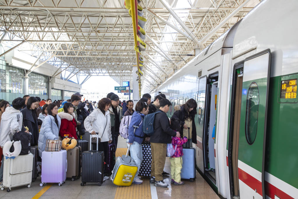 云南铁路春节假期发送旅客超350万人次<strong></p>
<p>虎币</strong>，大年初七最高达53.9万人次
